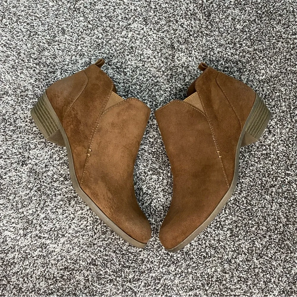 Arizona Jeans Co‎ Brown Booties Neutral Woman's Size 10